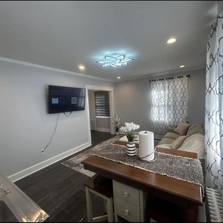 Private Suite In Huntington Station Exterior foto
